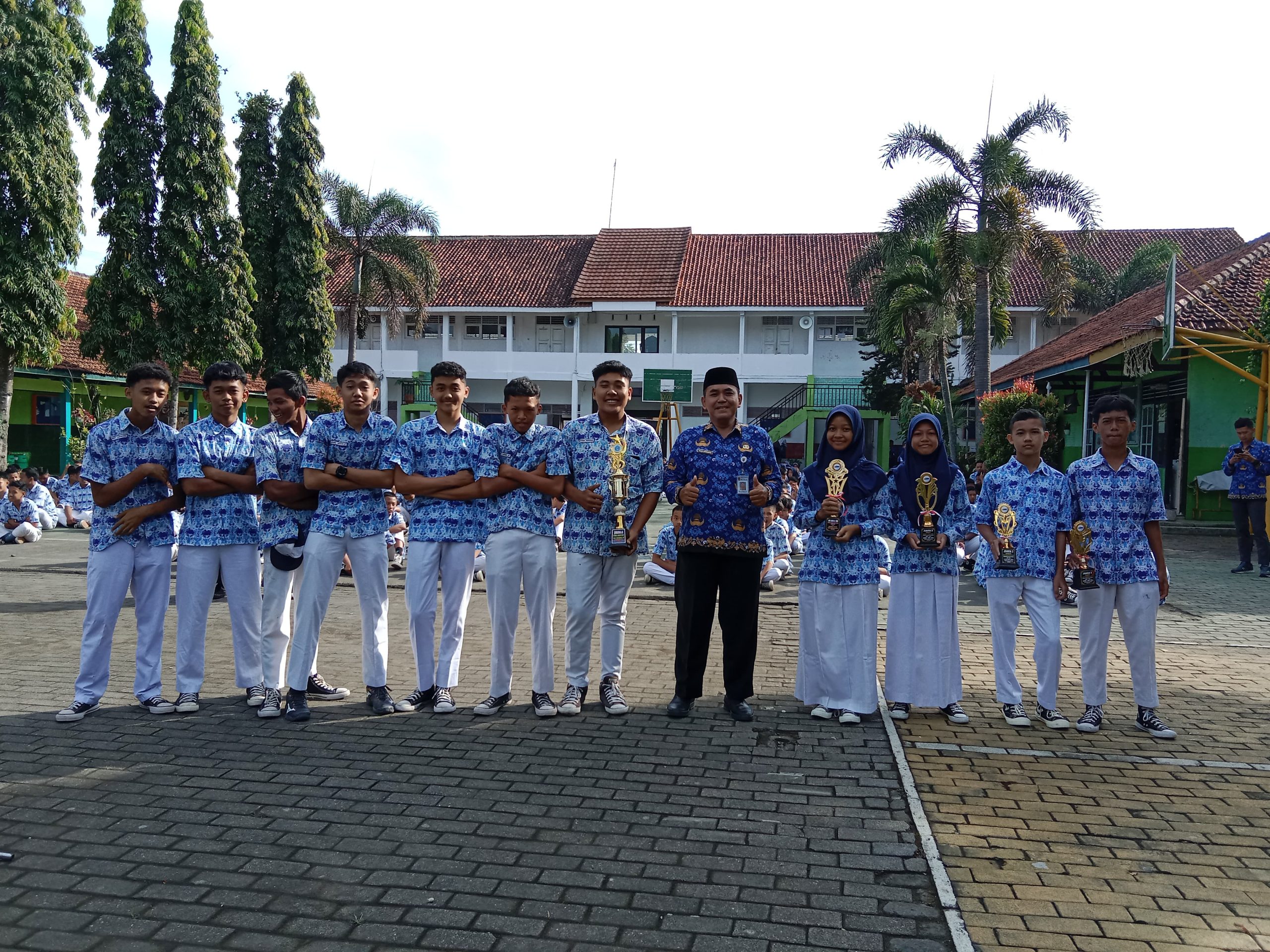 Berprestasi di Bidang Olahraga